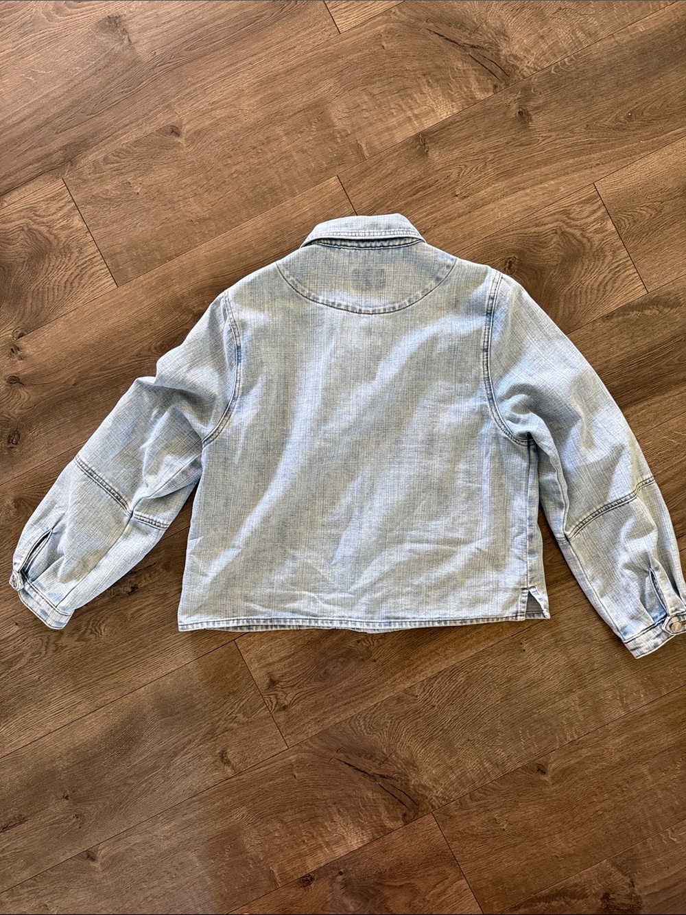 NWOT Kut from the Kloth Bailey Light Blue Denim Button Up - Picture 4 of 5